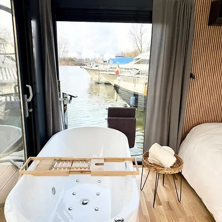 La Dolce ! Sauna, Spa, Cinema Botel *