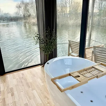 La Dolce ! Sauna, Spa, Cinema Botel