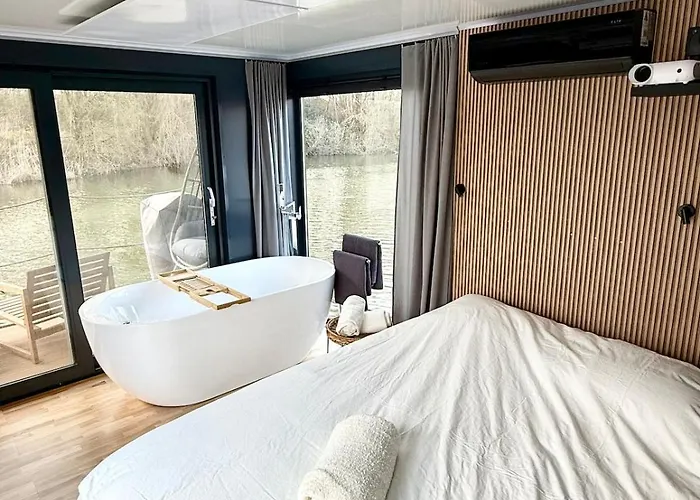 Botel La Dolce ! Sauna, Spa, Cinema Basse-Ham