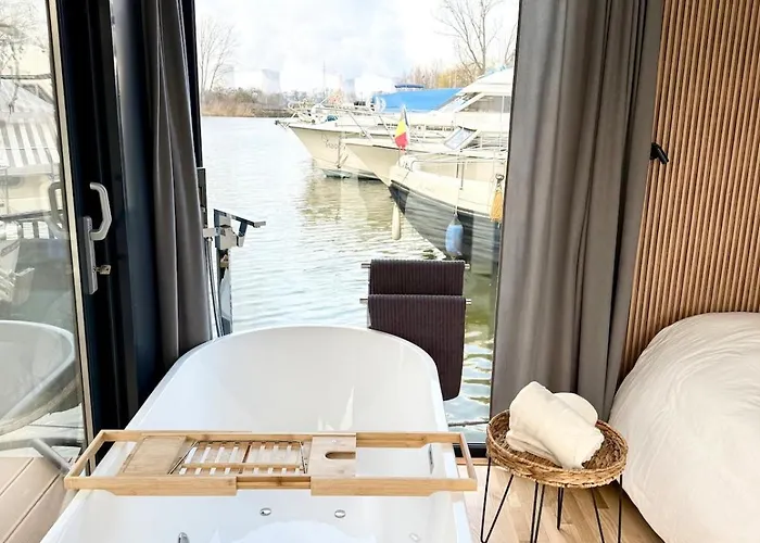 La Dolce ! Sauna, Spa, Cinema Botel *